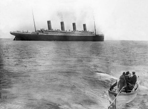 22-The-last-picture-of-Titanic-taken-before-sinking-1912