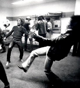 49-Bob-Marley-playing-with-a-soccer-ball