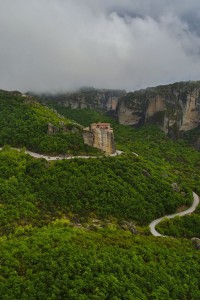 Μερικά δευτερόλεπτα πριν το πυκνό σύννεφο καλύψει τη μονή της Ρουσάνου.