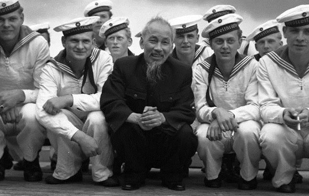 Ho Chi Minh with East German sailors