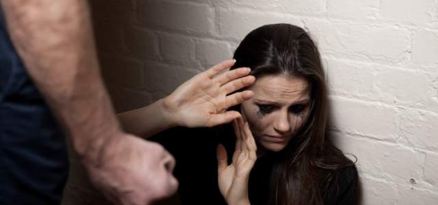 θύματα ενδοοικογενειακής βίας