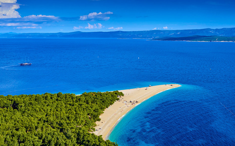 Croatia, Dalmatia, Brac Island, Zlatni rat beach