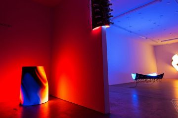 Daniel Canogar: οι μεταβολές στο περιβάλλον μέσα από μεταλλικά LED γλυπτά