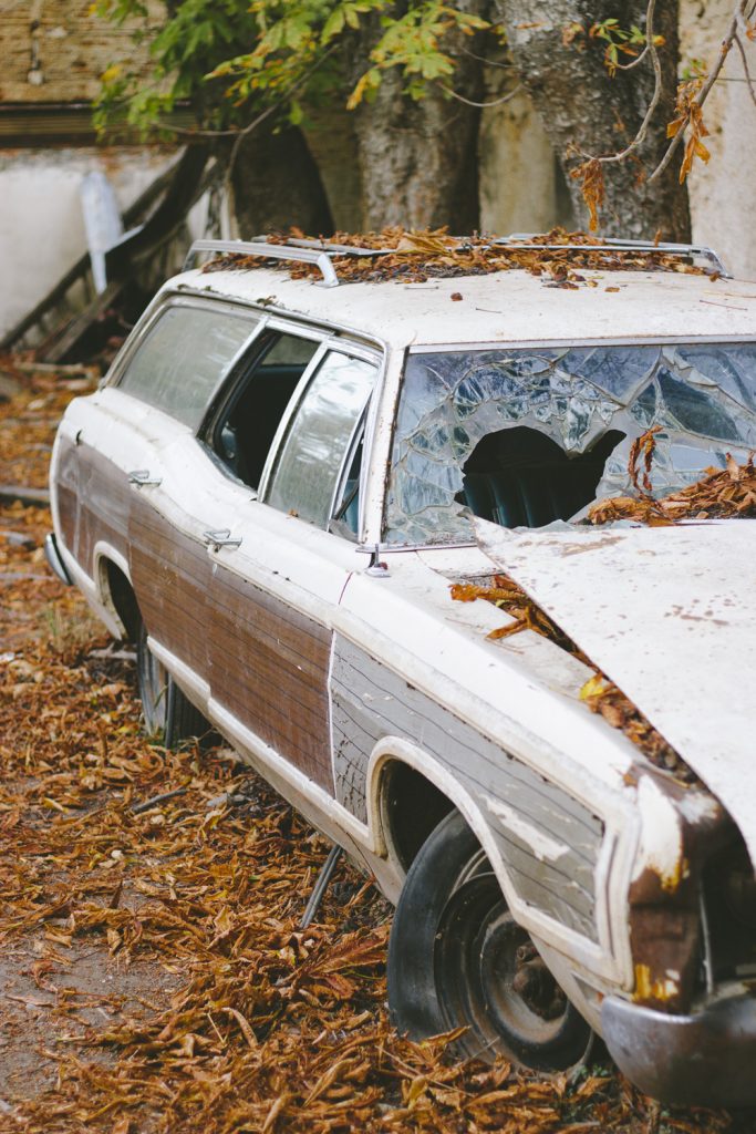 Εγκαταλελειμμένο αυτοκίνητο Φωτογραφία: Ζαρκάδας Δημήτρης